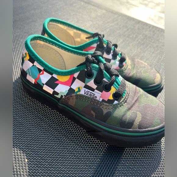 Vans size 10.5 custom shoes - Picture 2 of 2